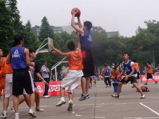 绕这一事件
