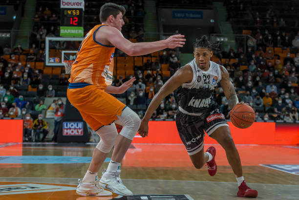 在替补席上 在替补席上