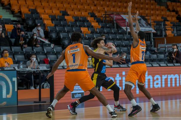 进行类似的 进行类似的