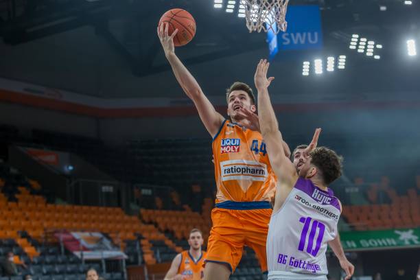 曾让人捏把 曾让人捏把